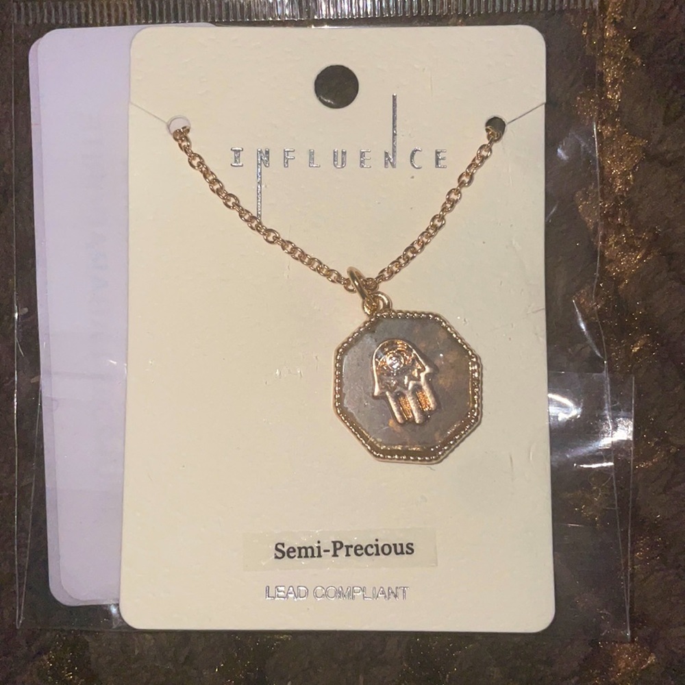 ✨🌞INFLUENCE SEMI PRECIOUS STONE NECKLACE WITH A HAND ✋ ON IT !!